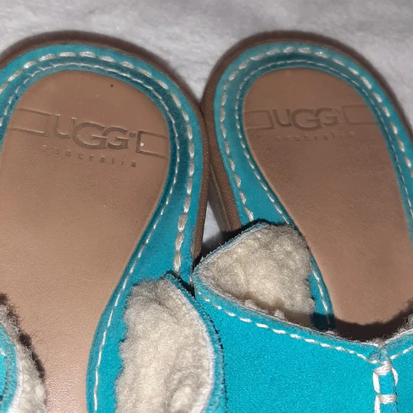 Gorgeous Teal UGG Sandals - Picture 3 of 5